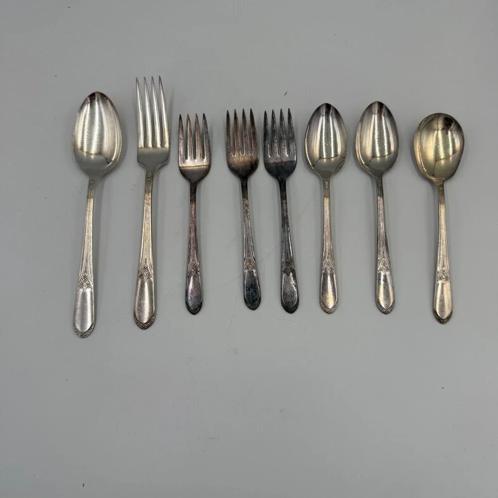 Wm Rogers IS Silver Plate Flatware Set 8pc 1939 Adoration Pattern Floral Vintage